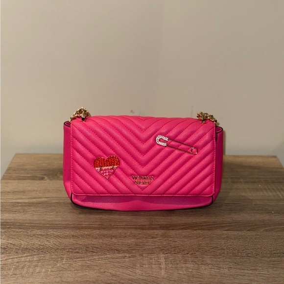Victoria's Secret Pink Quilted Shoulder Bag with Gold Chain - Picture 2 of 4